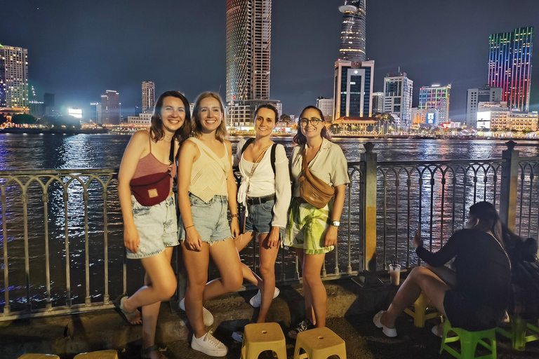 Tour panoramico privato di Saigon in scooter - Tour serale su richiesta