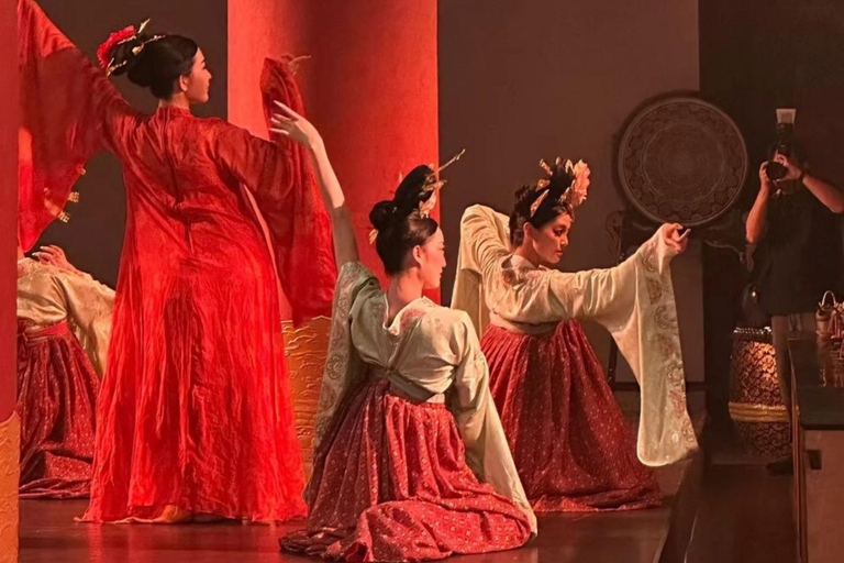 Kuala Lumpur: Xuyan Immersive Dining & Makeup experience Regular Dinner Banquet Seat+ Makeup & Styling