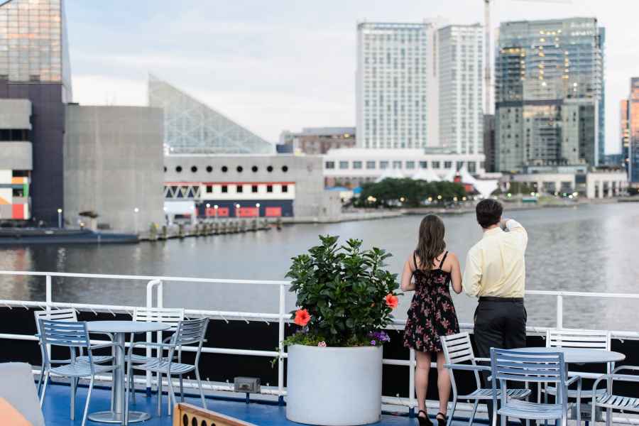 Baltimore Buffet Dinner/Tanz Kreuzfahrt durch den inneren Hafen. Foto: GetYourGuide