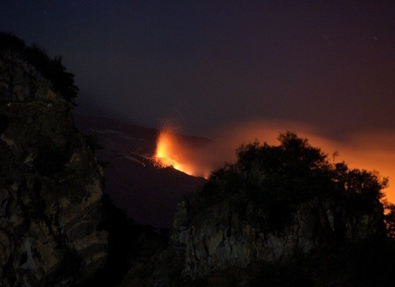 Taormina: Solnedgangstur på Etna med hulebesøg og smagsprøver