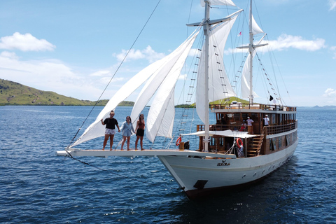From Labuan Bajo: Komodo National Park 3-Day Liveaboard