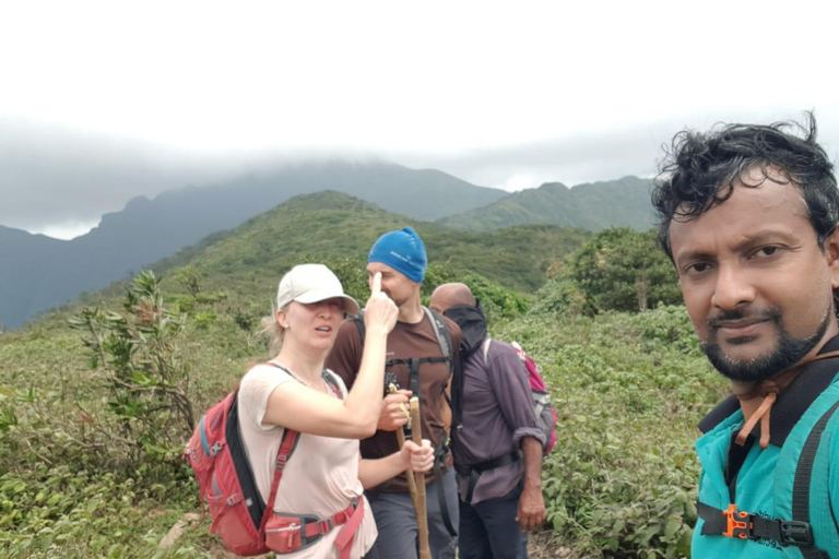 纳克尔斯峰探险和希洛亚村露营 2 日游