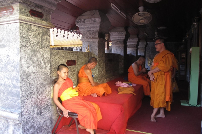 Doi Suthep Hill Tribe Village en Evening Buddhist ServiceGedeelde rondleiding