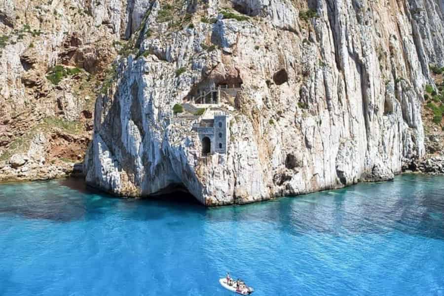 Halfdaagse tour in een rubberboot langs de zuidkust van Sardinië