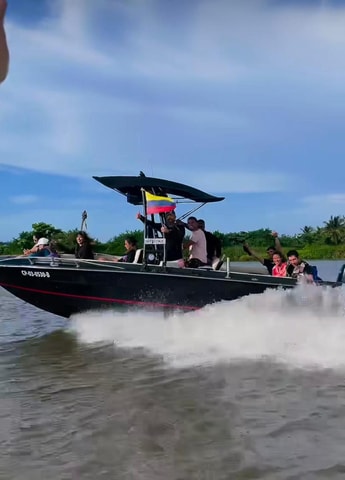 Explore the Magdalena River: Boat tour with local guide