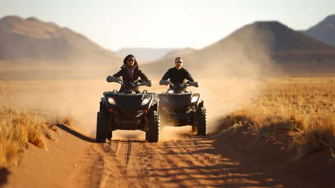 fra hurghada firehjulingsafari beduinlandsby og grillmat