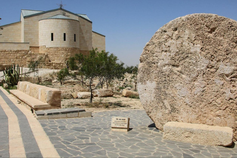 Amã: Viagem de 1 dia para Ma&#039;daba, Monte Nebo, local de batismo e Mar Morto