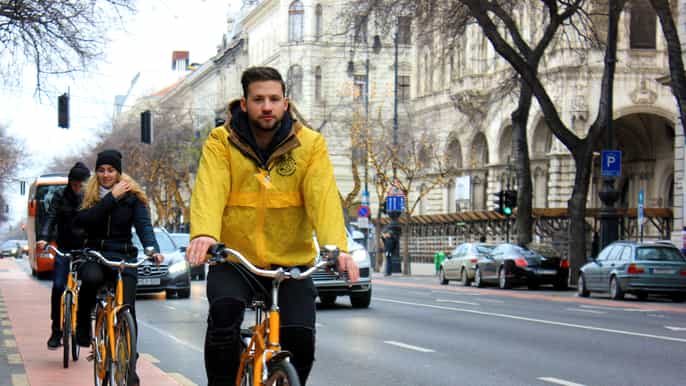 tour de bicicleta de invierno en budapest con parada de café