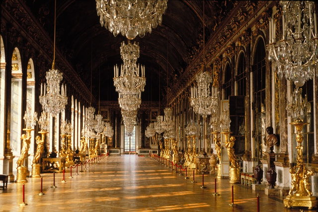 Versailles: Skip-the-Line Day Tour & Transfer from Paris