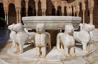 Ab Sevilla: Granada und Alhambra Tagestour mit Ticket