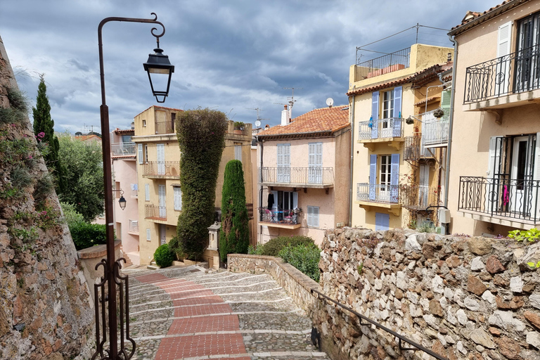 From Cannes: The most beautiful places to visit between city and nature The most beautiful places: Cannes, Théoule-sur-Mer, Esterel, Mougins