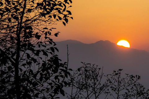 Kathmandu: Nagarkot Sunrise and Bhaktapur Sightseeing Tour Bhaktapur: Nagarkor Sunrise and Bhaktapur Sightseeing Tour