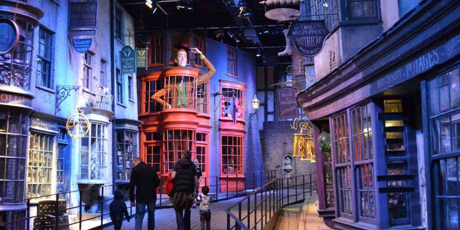 Hogwarts Express steam engine at Platform 9¾