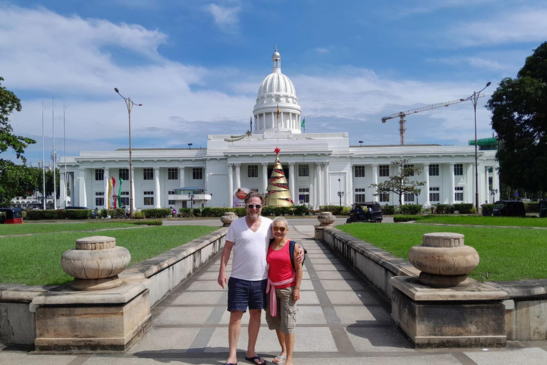 Colombo: Heritage Tuk Tuk Tour with Lunch & Local Guide