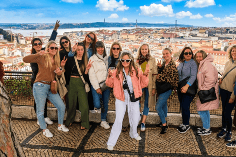 Lisbon: Private Eco Tuk Tuk Tour For Couples, Family & Solo 30 min: Welcome Mini Ride for Tuktuk Experience
