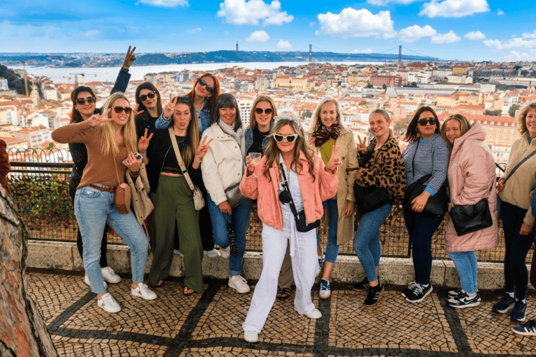 Lisbon: Private Eco Tuk Tuk Tour For Couples, Family & Solo 30 min: Welcome Mini Ride for Tuktuk Experience