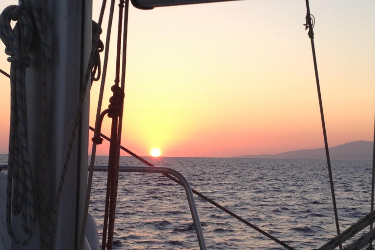Mykonos : croisière au crépuscule pour adultes et transfertsMykonos : croisière au coucher du soleil avec apéritif