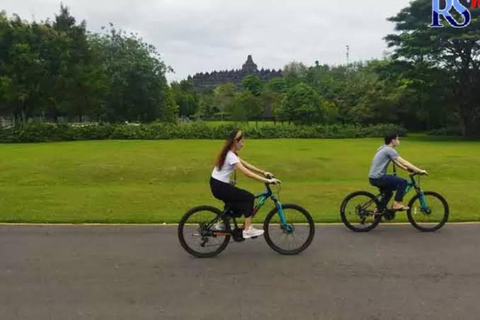 Yogyakarta; pueblos turísticos en bicicleta y templo de Borobudur.