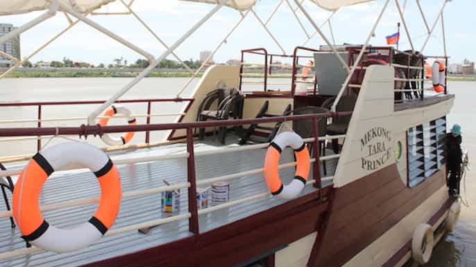tonle sap cruise road tour between phnom penh siem reap