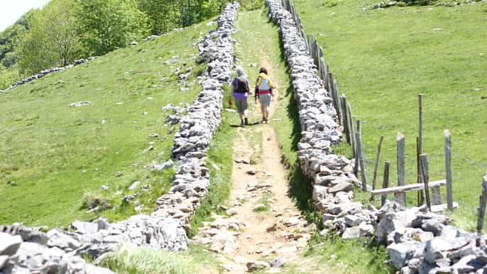 san sebastian hernio mountain small group hike