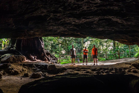 Nairobi: Ololua Nature Trail e Grotte Mau Mau con picnic3 persone in più