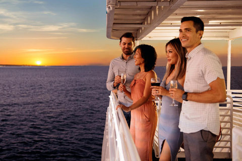 Rhodos: Sunset Cruise met live muziek, Grieks buffet en wijnRhodos: alles incl. zonsondergangdiner, livemuziek, cocktails en drankjes