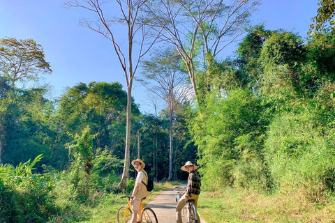 Excursión privada de 2 días al Parque Nacional de Cat Tien con guía femeninaComida y hotel excluidos