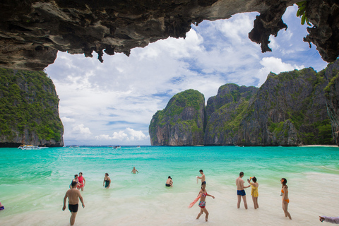 Khaolak: Early Bird To Phi Phi Island &amp; Maya Bay with Lunch8:00 AM Tour