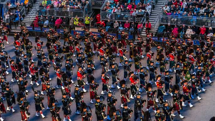 fullday edinburgh military tattoo scottish highlands tour