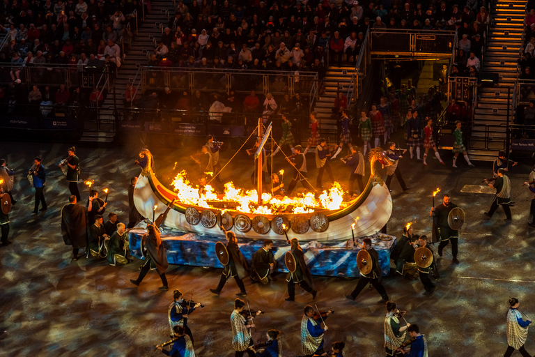 Tour di un giorno intero del Tatuaggio Militare di Edimburgo e delle Highlands scozzesiDa Edimburgo: Royal Edinburgh Military Tattoo e Highlands