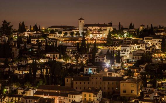 Granada: Private Tour von Albaicín in der Nacht
