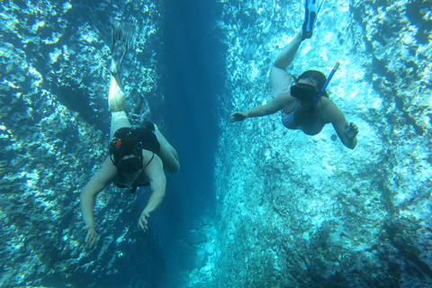 Atenas: crucero privado con snorkel y natación