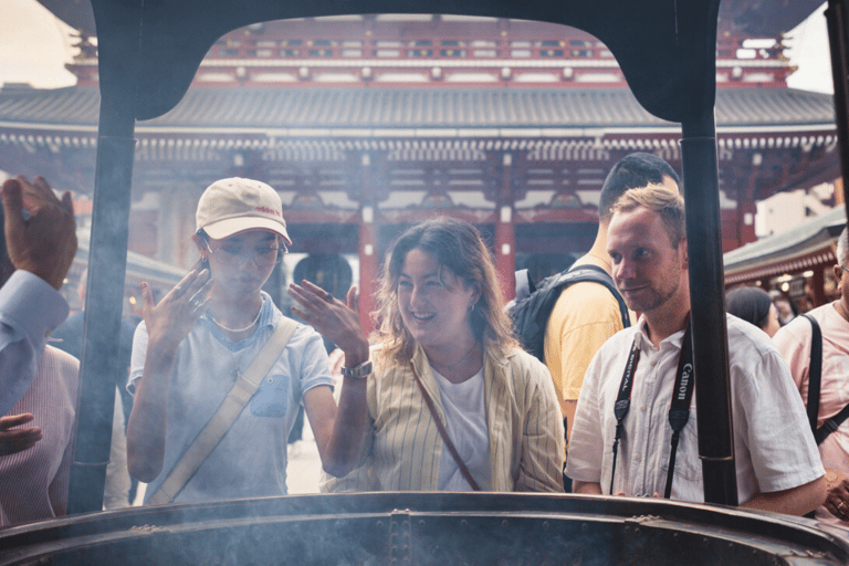 Tokyo: Asakusa Temple & Shrine Walking Tour with Local Guide Tokyo: Asakusa Guided Walking Tour Visiting Sensoji Temple