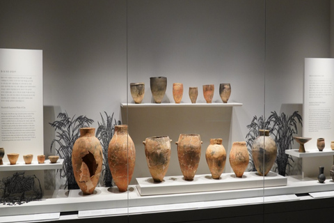 Seoul: National Museum & War Memorial Korea Small Group Tour English Guide