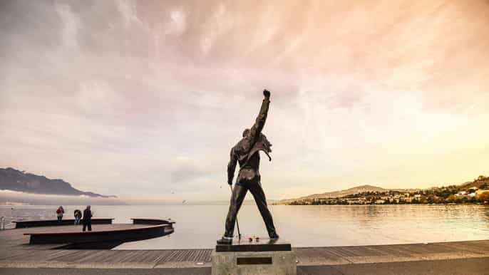 bus round trip from lausanne to montreux