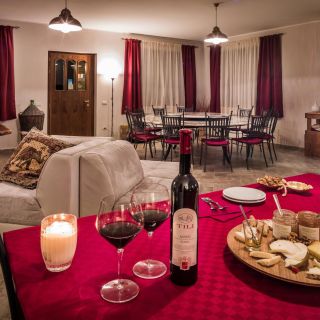 Assisi: Organic Wine and Cheese Tasting