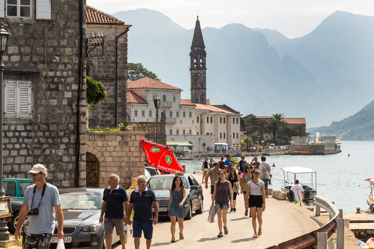 Von Dubrovnik aus: Montenegro, Lady of the Rocks und KotorAb Dubrovnik: Ausflug nach Montenegro mit Fähre und Bus