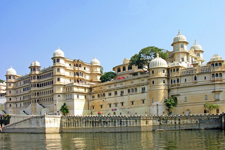 Udaipur City: Private Sightseeing TourPrivétour met chauffeur en gids