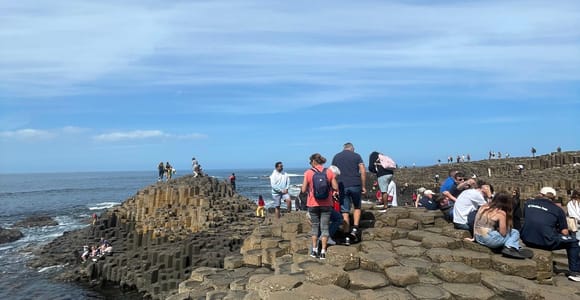 Belfast City & Giant&#39;s Causeway: Private Tour for 16