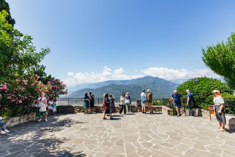 Van Athene: 2-daagse rondleiding door Delphi en MeteoraDelphi en Meteora 2-daagse tour in het Spaans