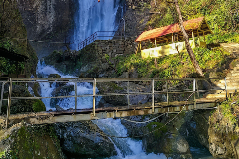 Kutaisi: 8-Day Private Group Tour with Accommodation