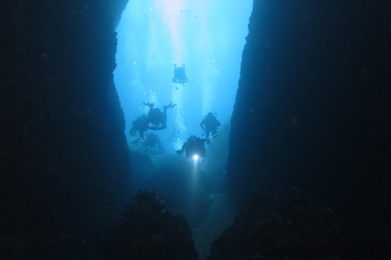 Van Athene: Scuba Diving at the Blue Hole