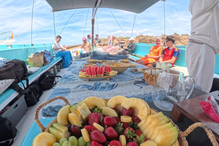 Ibiza: Boat Trip with Snacks, Drinks and Swim Stop