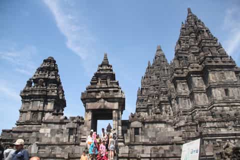 Yogyakarta: Borobudur Sunrise & Prambanan Temple Guided Tour