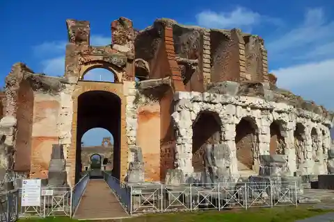 Caserta Royal Palace and Spartacus Amphitheater Tour
