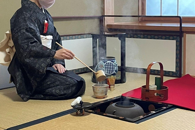 Tea ceremony at a café with 120 years of history