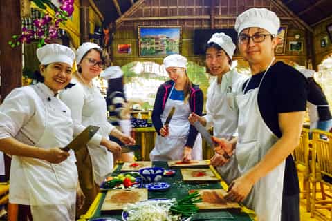 From Hoi An: Market Tour, Basket Boat Ride and Cooking Class
