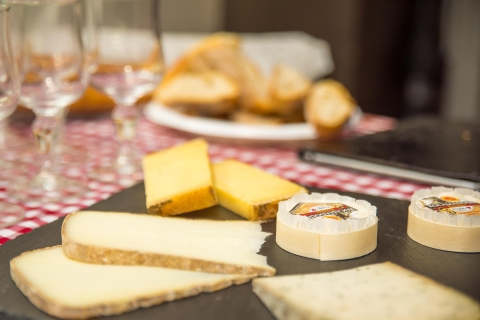 Recorrido gastronómico a pie por el Marais: queso, vino y exquisiteces