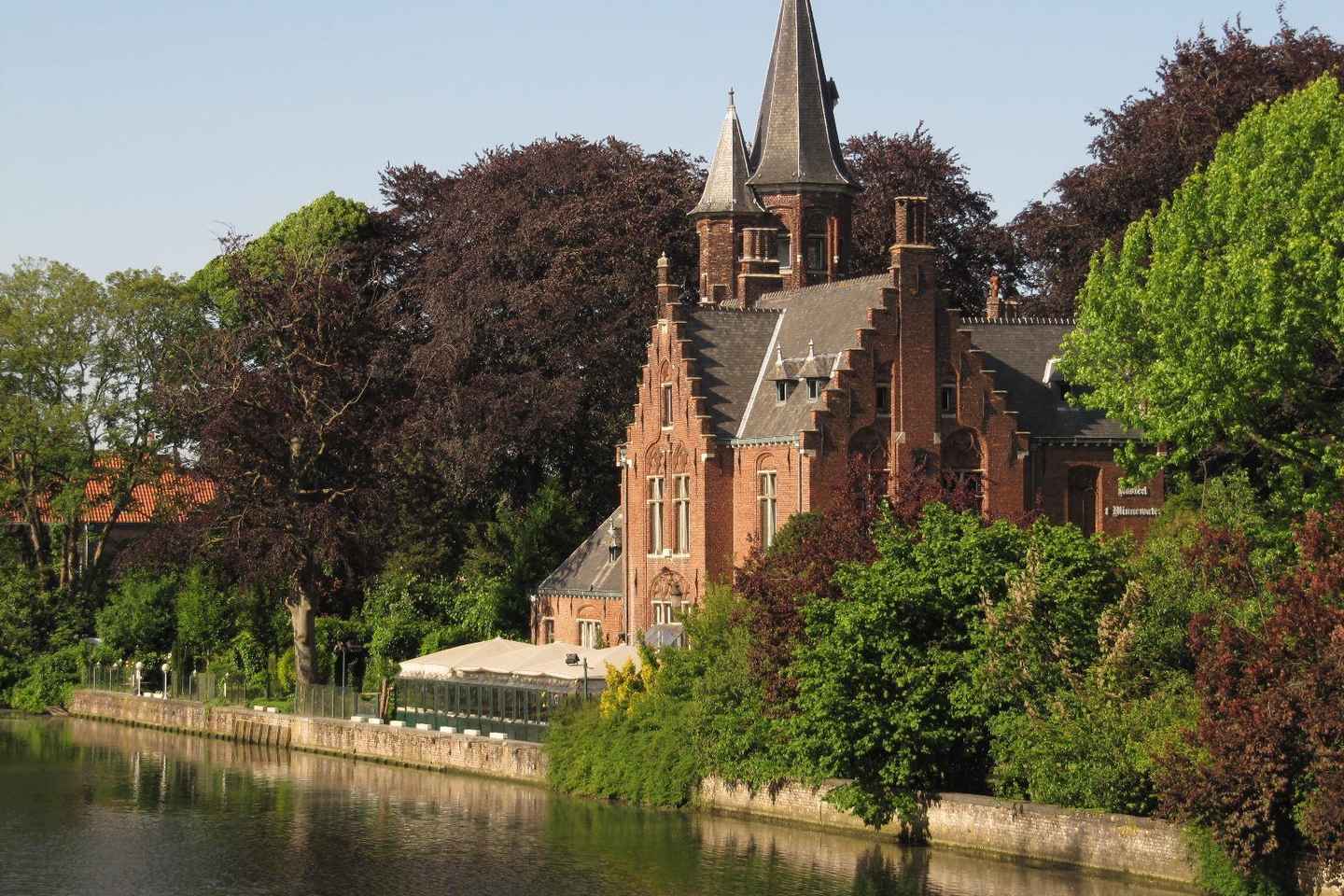 Bruges: 2.5-Hr Walking Tour from train station to Markt