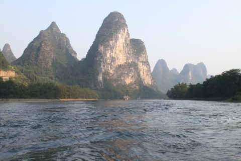 Entspannende Tagesfahrt über den Fluss Li JiangLi Jiang Bootsfahrt: 4-Sterne Boot mit Platz am Unterdeck